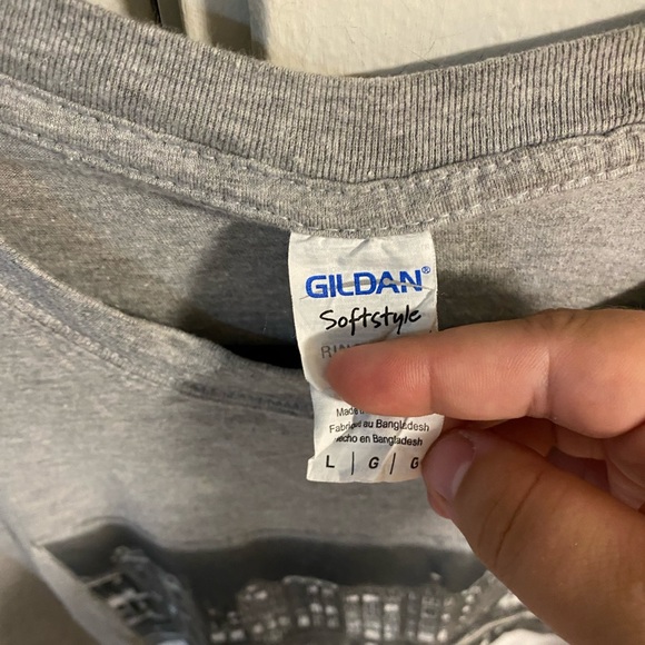 GIFT WITH BUNDLE! Amsterdam graphic tee - Picture 2 of 2